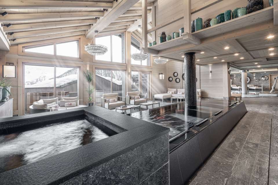Le K2 Palace hôtel de luxe à Courchevel 1850 piscine